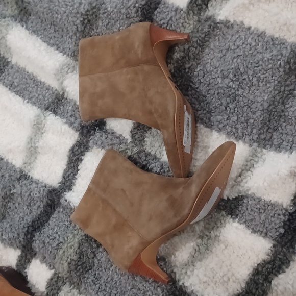 Dolce Vita Boots | NEW Women's Dee Brown 6-6.5 Suede Kitten-Heel Ankle Booties - Picture 7 of 16